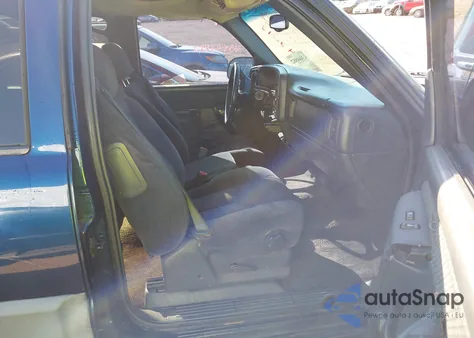 2002 Chevrolet Avalanche 1500 из США, поврежденный, VIN 3GNEC13T42G162499